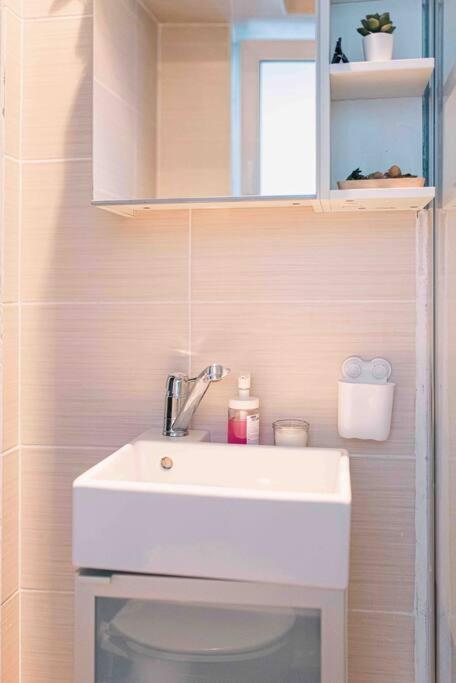 Cozy Studio In The Heart Of Bucharest Apartment Luaran gambar